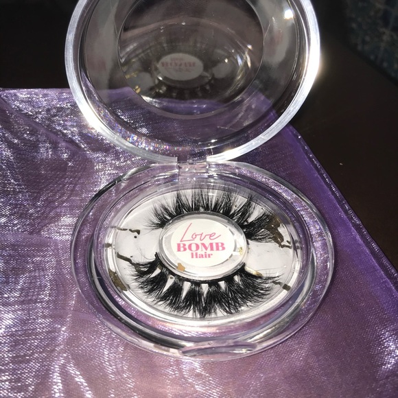Love Bomb Black False Eyelashes - Picture 3 of 3
